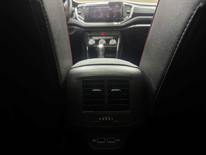 Фото 17 - Volkswagen T-Roc