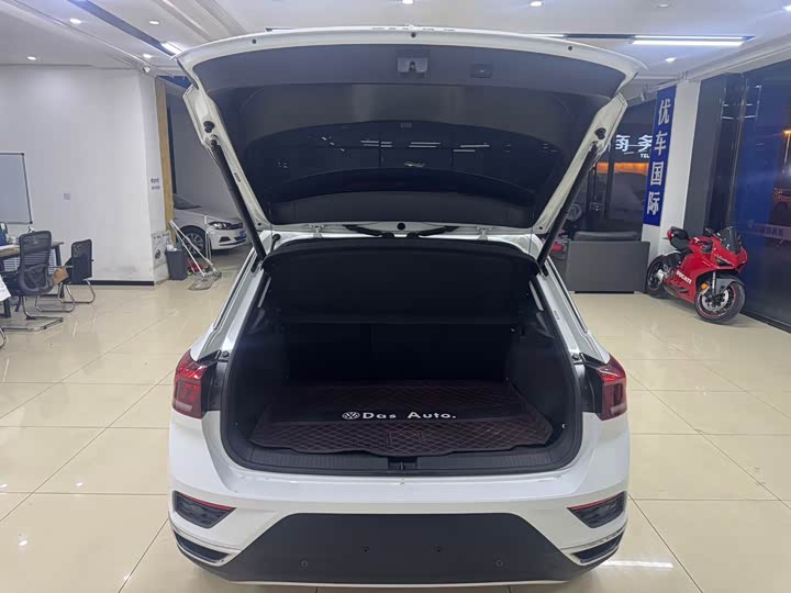 Фото 19 - Volkswagen T-Roc