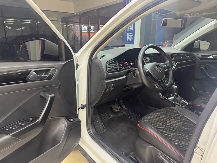 Фото 7 - Volkswagen T-Roc