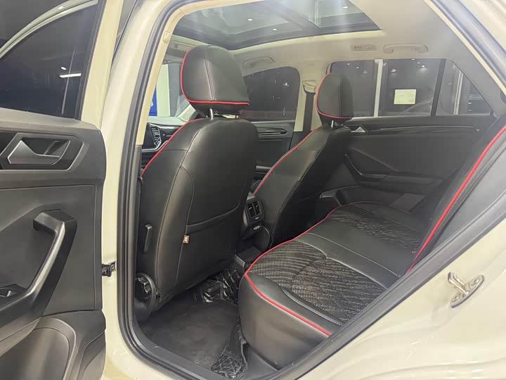 Фото 8 - Volkswagen T-Roc