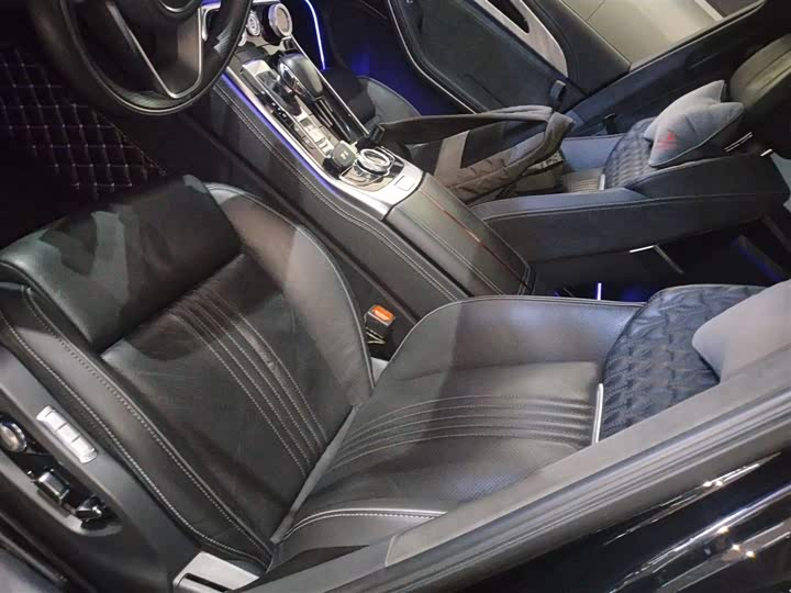 Фото 15 - Hongqi H9