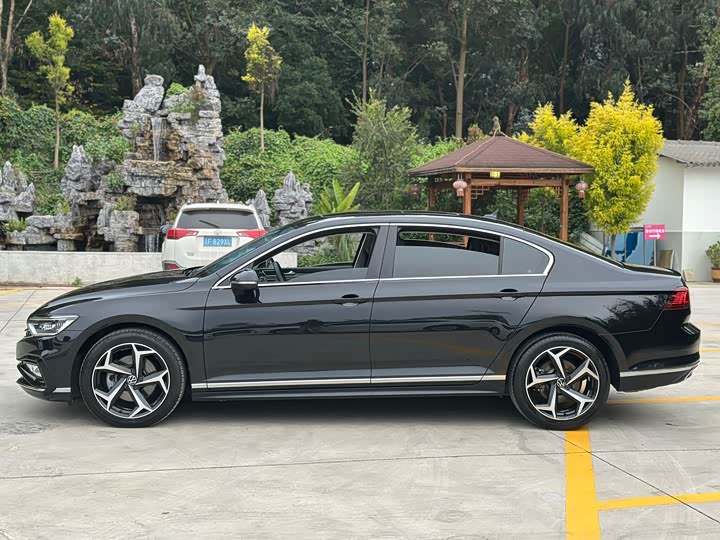 Фото 10 - Volkswagen Magotan