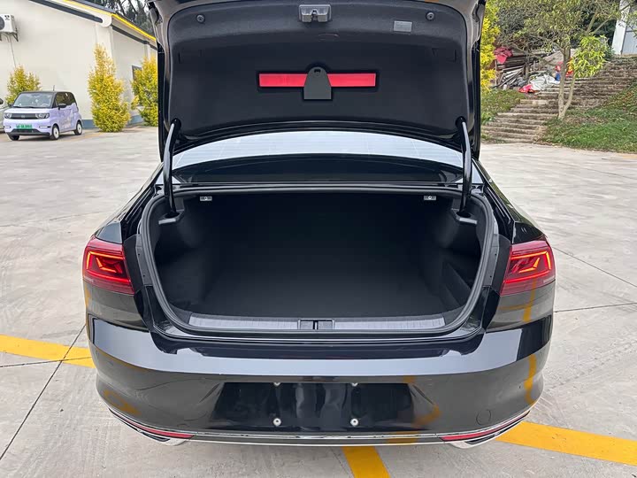 Фото 14 - Volkswagen Magotan