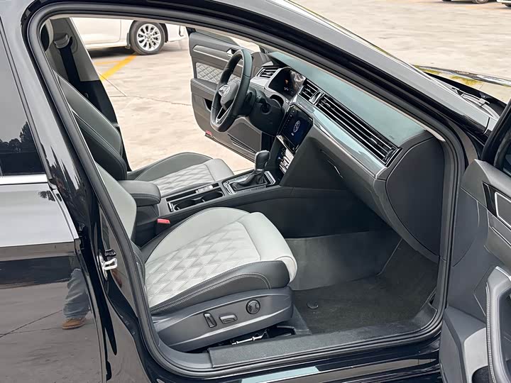 Фото 17 - Volkswagen Magotan