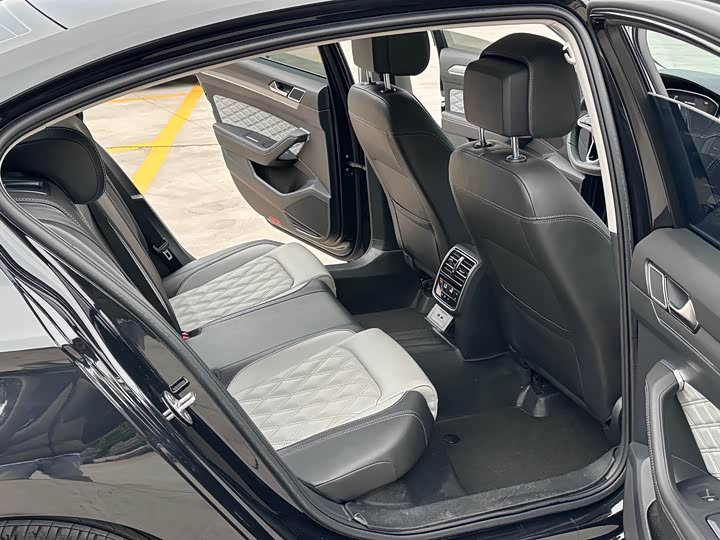 Фото 18 - Volkswagen Magotan