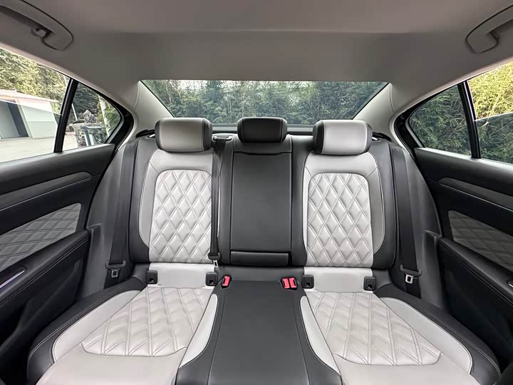 Фото 22 - Volkswagen Magotan