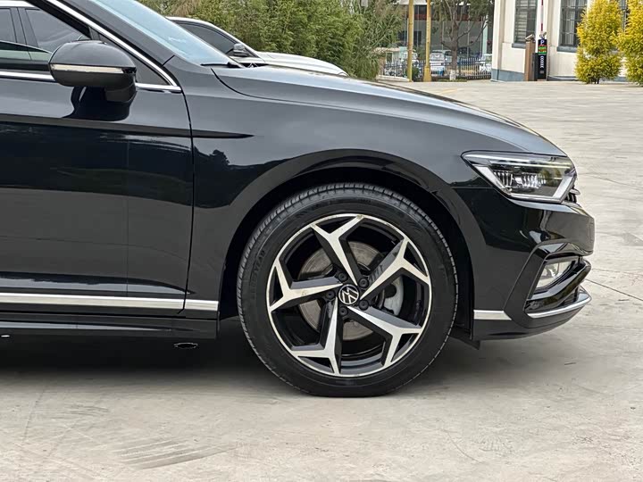 Фото 5 - Volkswagen Magotan