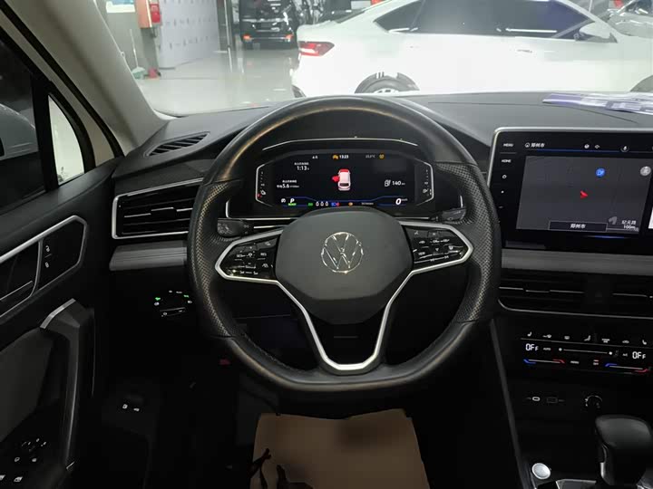 Фото 11 - Volkswagen Tiguan L Hybrid