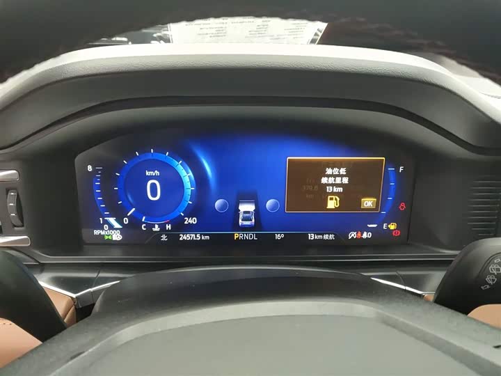 Фото 12 - Ford Explorer