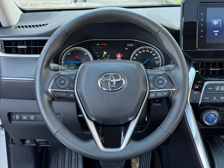 Фото 11 - Toyota Venza