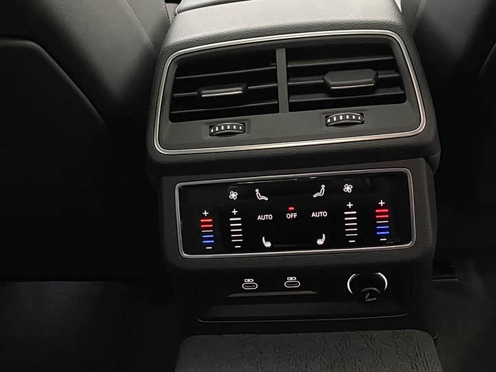 Фото 10 - Audi A7L