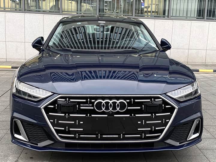 Фото 2 - Audi A7L