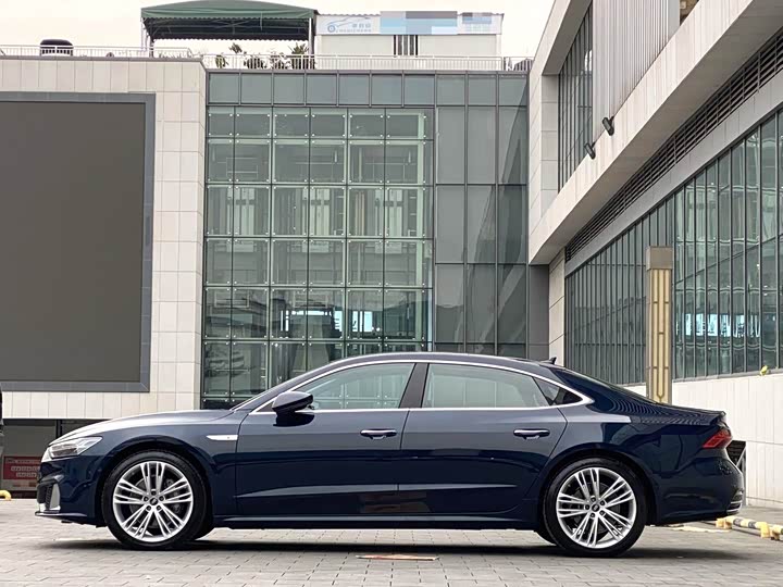 Фото 3 - Audi A7L