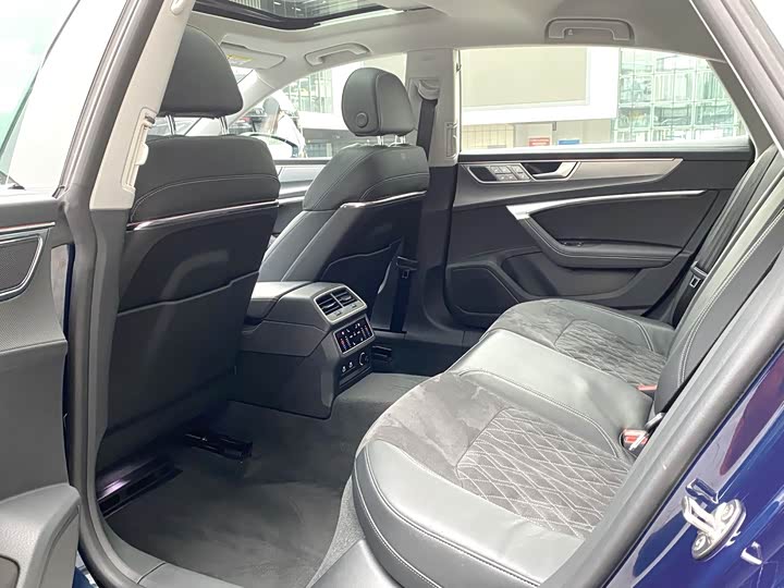 Фото 5 - Audi A7L