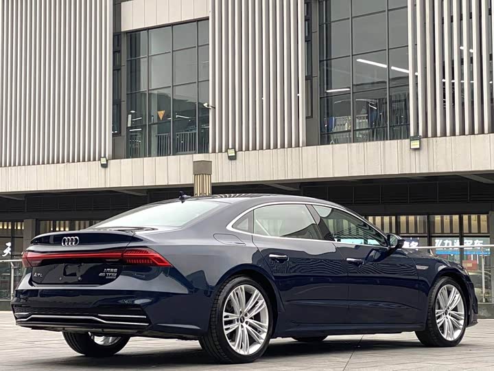 Фото 7 - Audi A7L