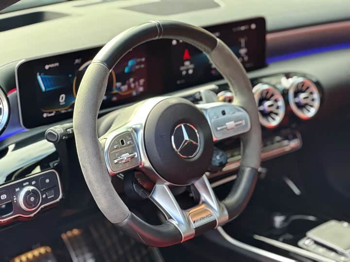 Фото 10 - Mercedes-Benz A-Class AMG