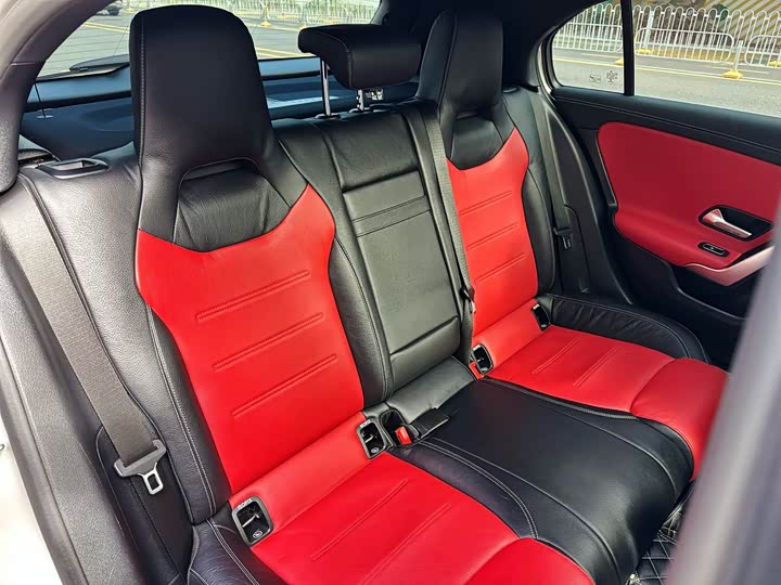 Фото 11 - Mercedes-Benz A-Class AMG