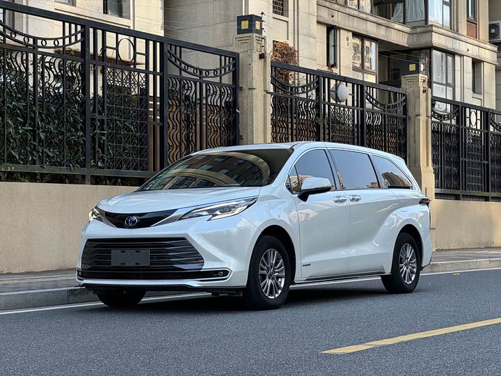 Фото 1 - Toyota Sienna