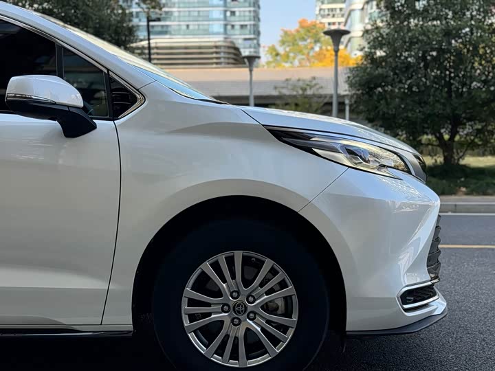 Фото 11 - Toyota Sienna