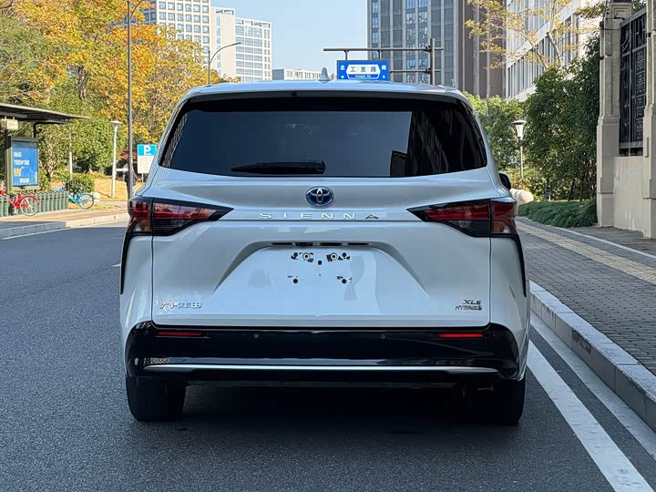 Фото 4 - Toyota Sienna