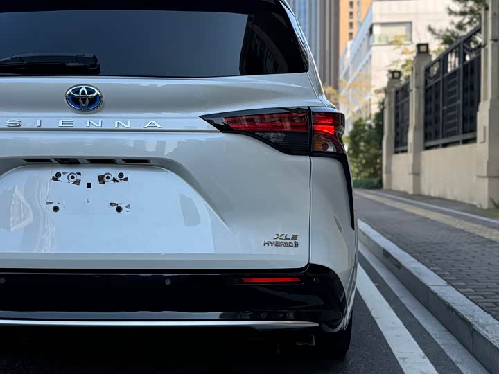 Фото 6 - Toyota Sienna