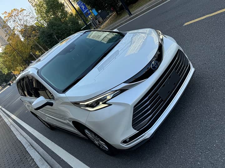 Фото 8 - Toyota Sienna