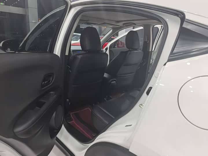 Фото 13 - Honda Vezel