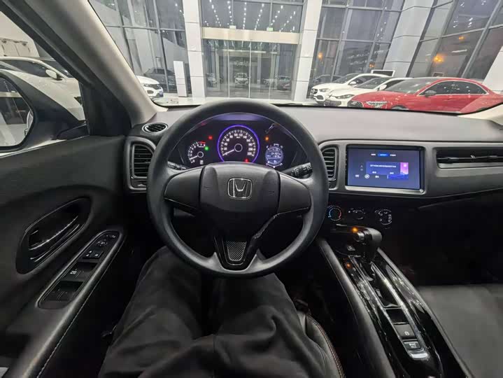 Фото 16 - Honda Vezel