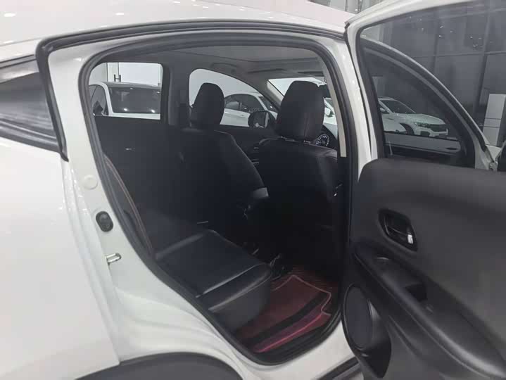 Фото 19 - Honda Vezel