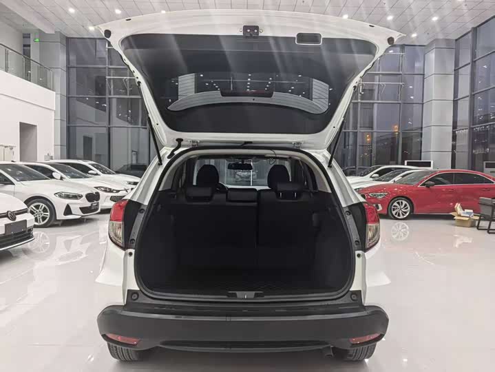 Фото 8 - Honda Vezel