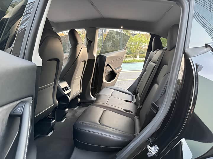 Фото 10 - Tesla Model Y