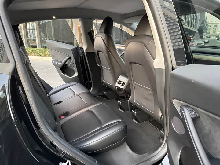 Фото 12 - Tesla Model Y