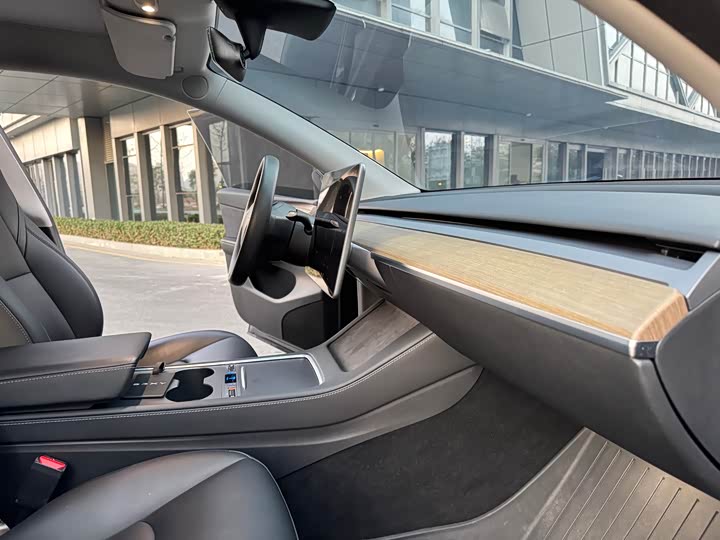 Фото 13 - Tesla Model Y