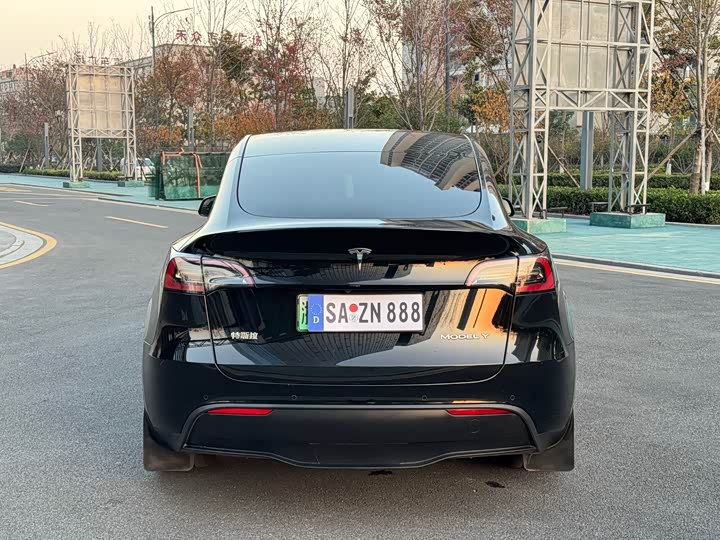 Фото 15 - Tesla Model Y