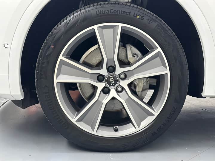 Фото 30 - Audi Q5L