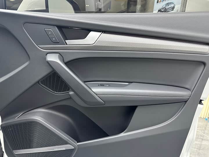 Фото 33 - Audi Q5L