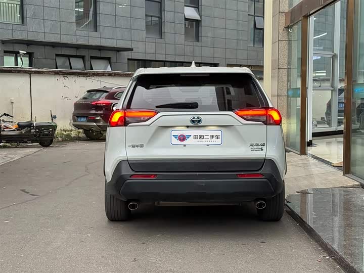 Фото 5 - Toyota RAV4 Hybrid