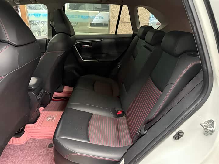 Фото 9 - Toyota RAV4 Hybrid