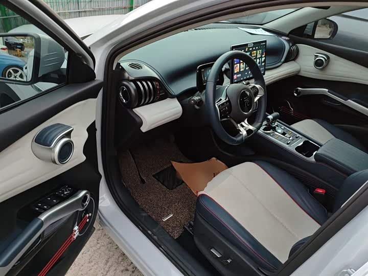 Фото 16 - BYD Yuan Plus