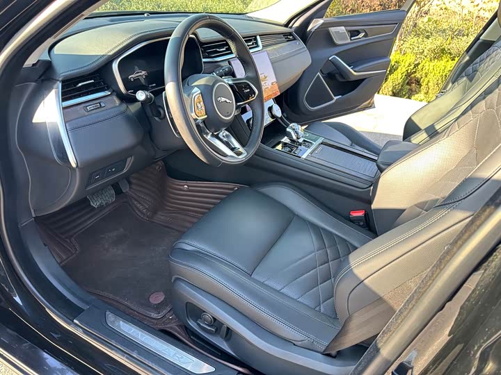 Фото 13 - Jaguar XF L