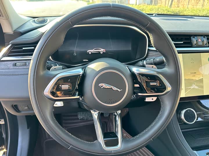 Фото 19 - Jaguar XF L