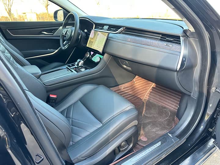 Фото 22 - Jaguar XF L