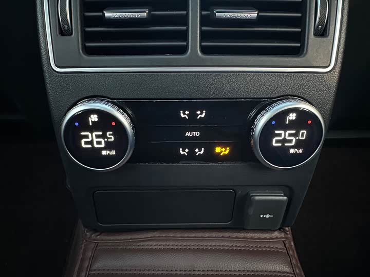 Фото 27 - Jaguar XF L