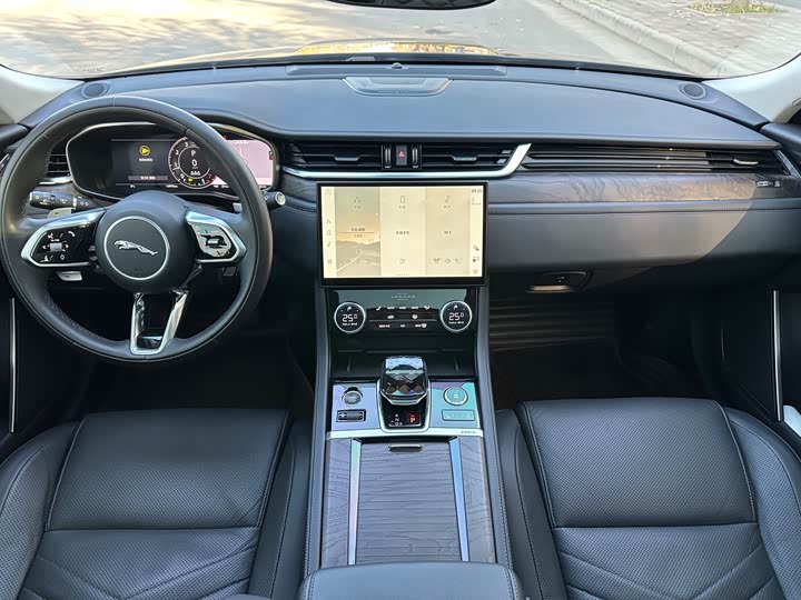 Фото 28 - Jaguar XF L