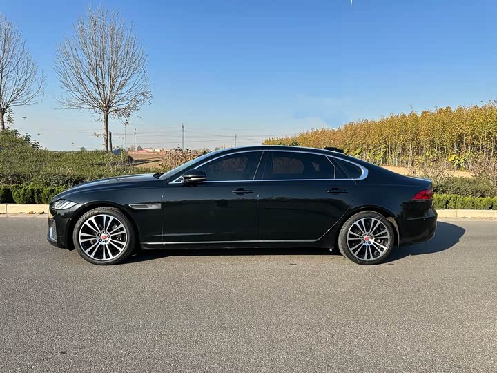 Фото 4 - Jaguar XF L