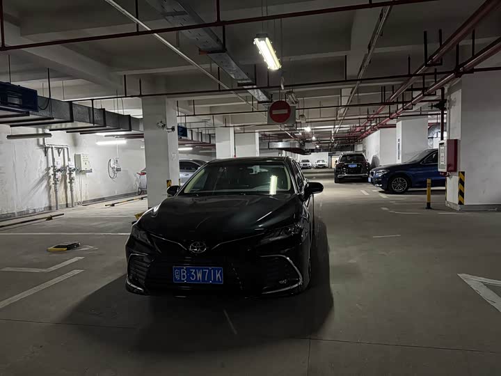 Фото 12 - Toyota Camry