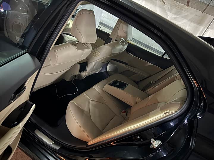 Фото 15 - Toyota Camry