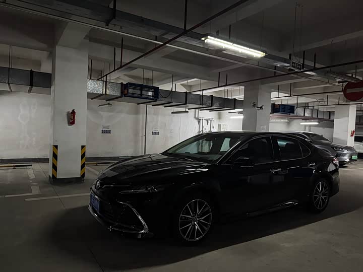 Фото 3 - Toyota Camry