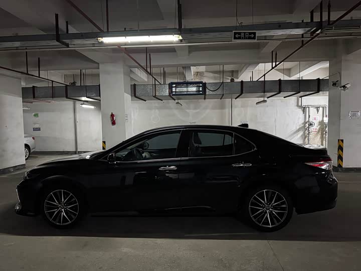 Фото 4 - Toyota Camry