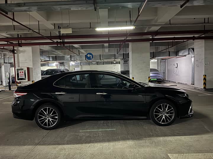 Фото 5 - Toyota Camry